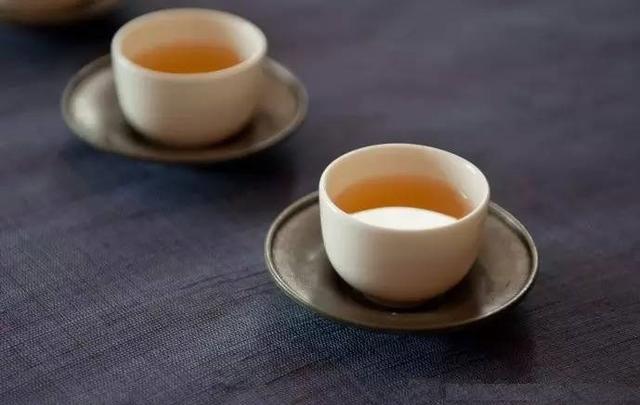 喝完茶为什么口发干发涩,喝完人参汤舌头发干