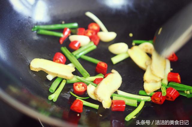 大闸蟹蟹黄特别多好吃,怎么油爆大闸蟹