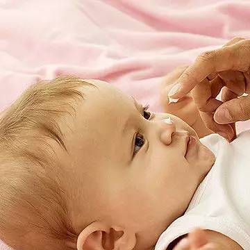 儿童手背丘疹性湿疹用什么药膏,婴儿粟丘疹和湿疹的区别