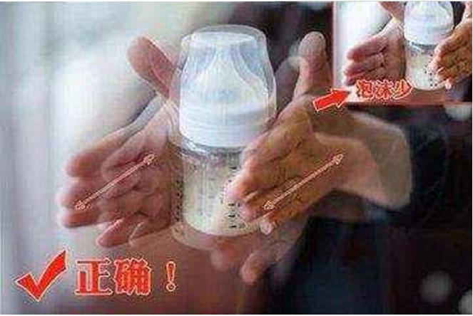 无知妈妈空腹给宝宝吃好多营养品,无知妈妈给宝宝尝试进食