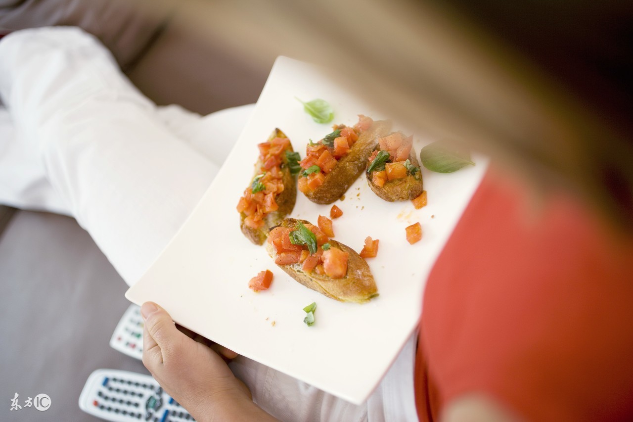 小蜜的笑话：清凉油抹眼皮上提神，他就泪流满面的来找我了