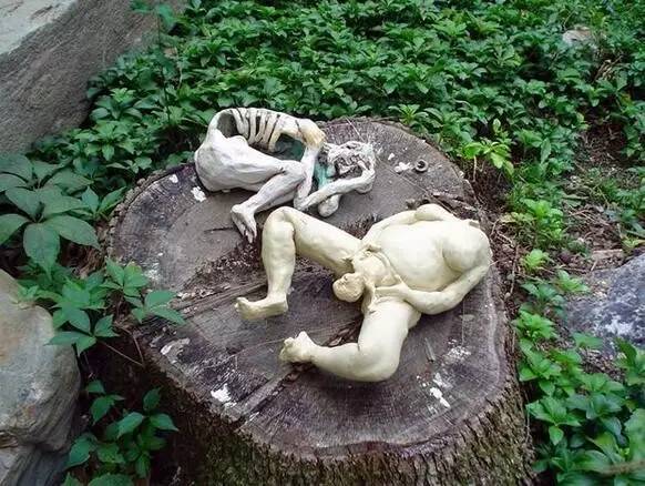 世界十大奇葩的雕塑,节操碎一地图片