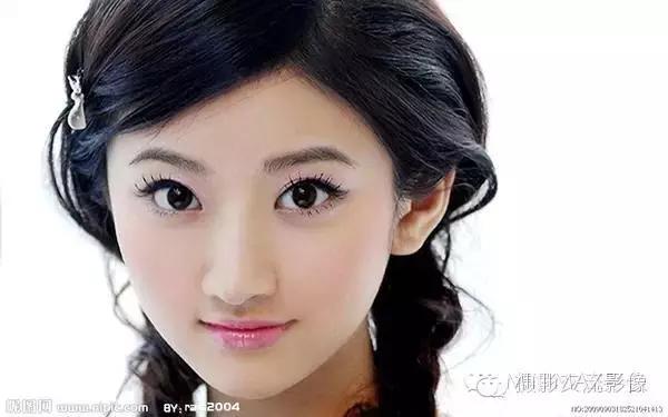 拍照怎么笑得好看又自然不露牙,拍照时如何笑得更好看更自然