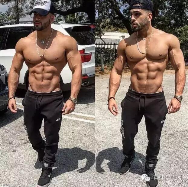 光头络腮胡肌肉男人,肌肉最猛而且非常帅的肌肉男