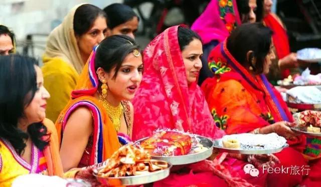 这个与马尔代夫隔海相望的火山岛国，免签人少，还可以玩遍海陆空