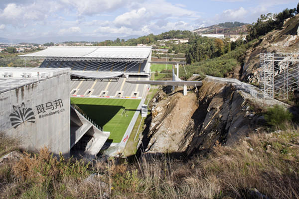 跑火车遇到的怪事,奇葩足球场