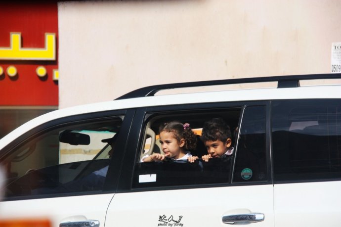 乘着地铁，乐购迪拜