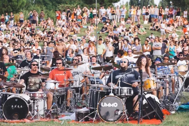 缝纫机乐队致敬的摇滚乐队,缝纫机乐队乐手惊艳众人