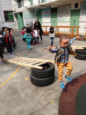 40种自制幼儿体育器械废物利用,幼儿园自制户外体育器械保龄球