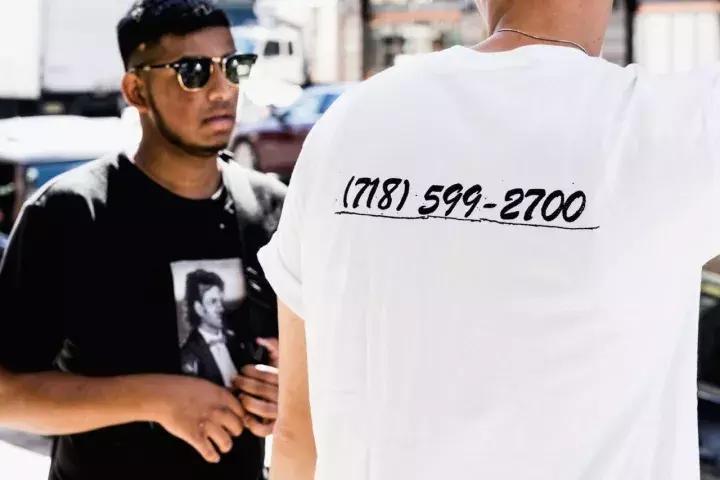 一件t恤才400,supreme经典款t恤