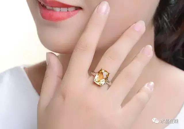 戴天然水晶功效是什么样的,戴纯天然水晶的利弊