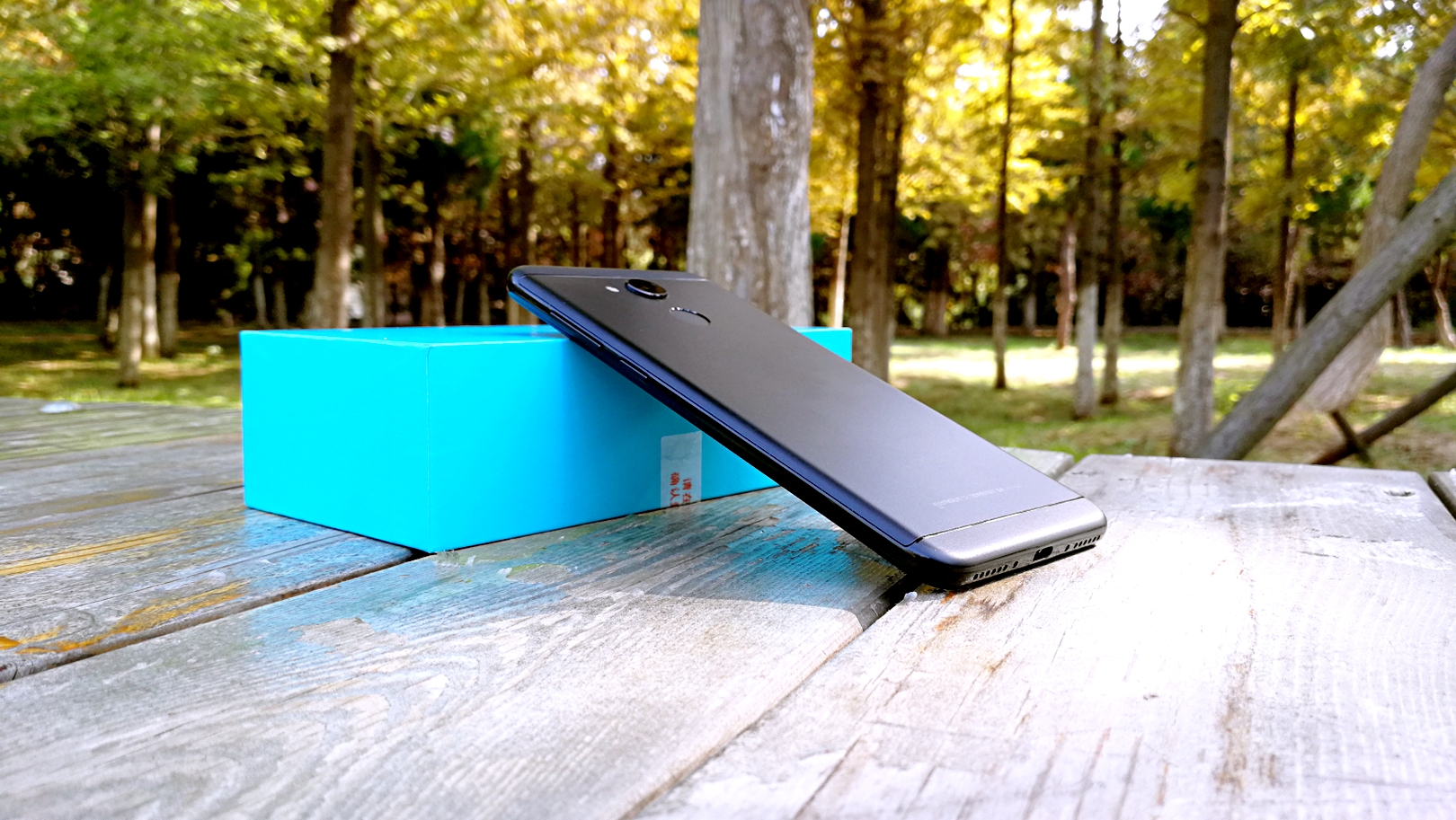 荣耀v9play评测,北欧极简风格设计要点