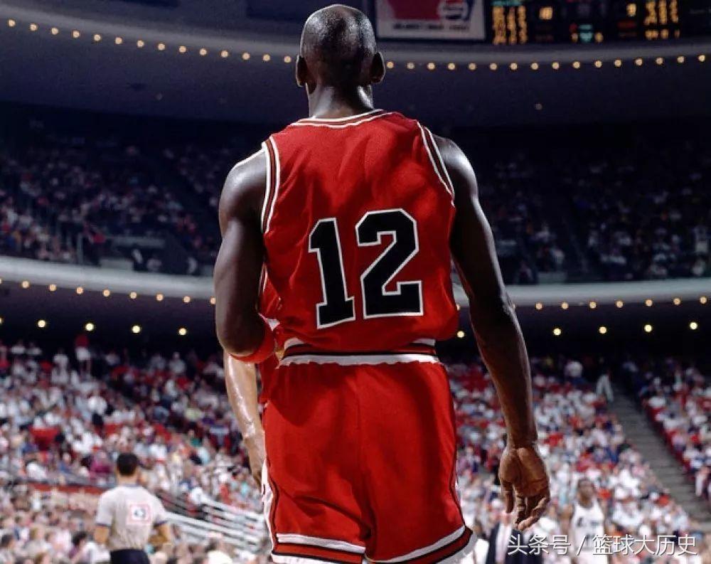 乔丹第一次复出球衣号码,乔丹穿12号球衣砍下49分