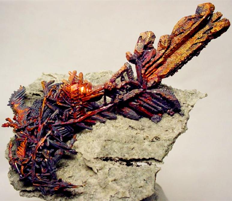 奇妙的矿物世界自然铜,矿物世界自然铜