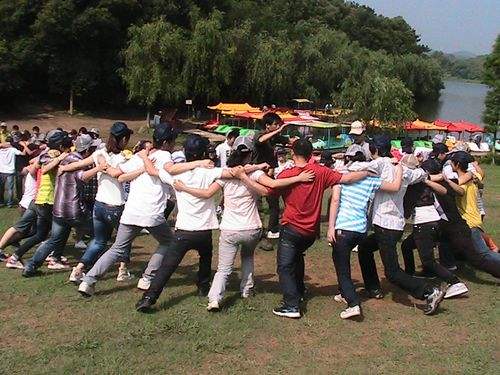 积极主动的拓展游戏,拓展游戏100个简单