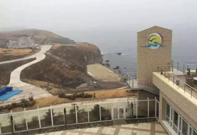 开着小车哼着小曲,开着车哼着歌结果一面包车掉头