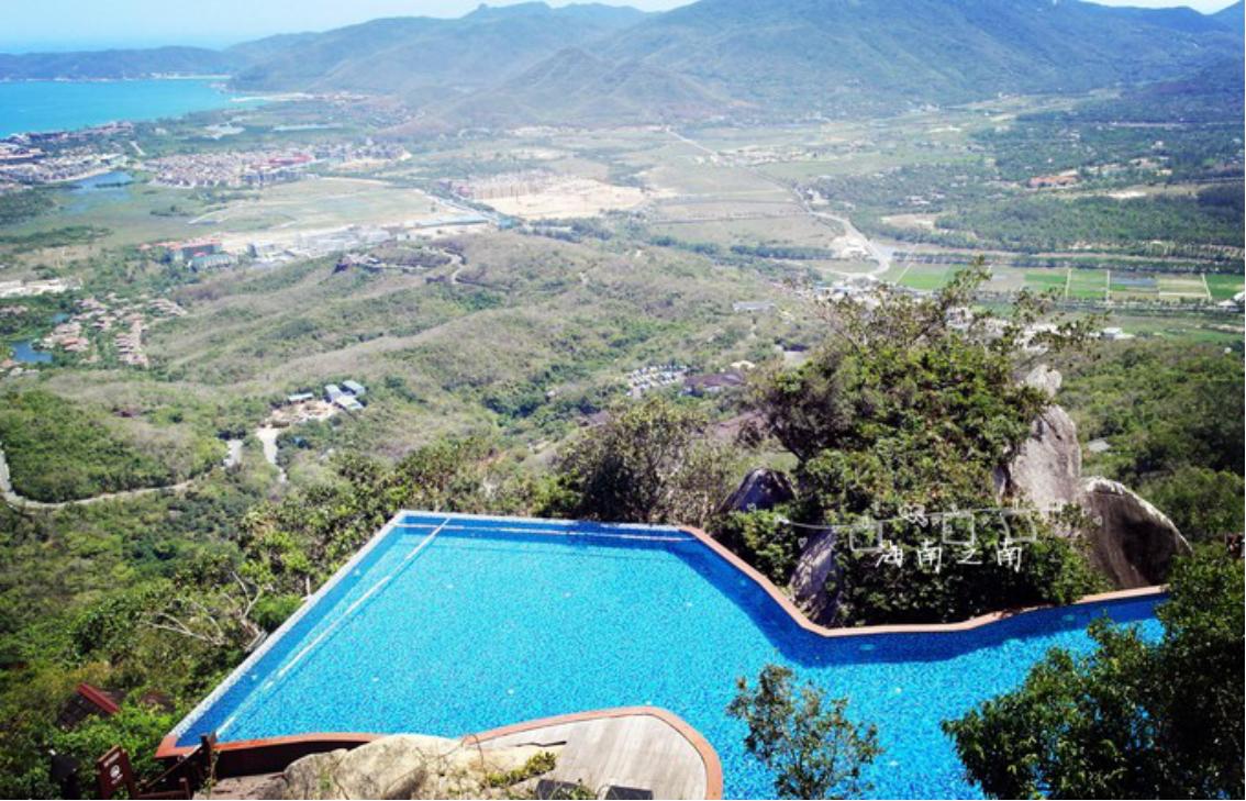 穿过云海后的美景,穿过云海看美景