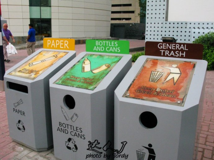 乘着地铁，乐购迪拜