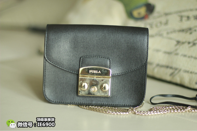 年入百万美女主播欧洲疯狂购买大牌包包，看完觉得她有钱好任性!