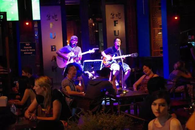 揭秘：真实的泰国人妖，昙花一现的美丽