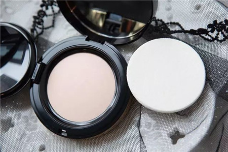 阿玛尼和ysl粉饼哪个好,ysl香奈儿阿玛尼哪个粉饼好用