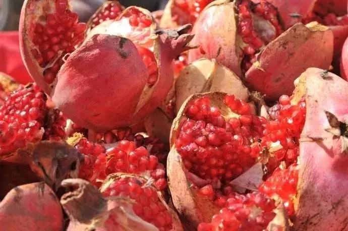 大家好，今天给大家介绍一下，这是风物君特别爱吃的——石榴