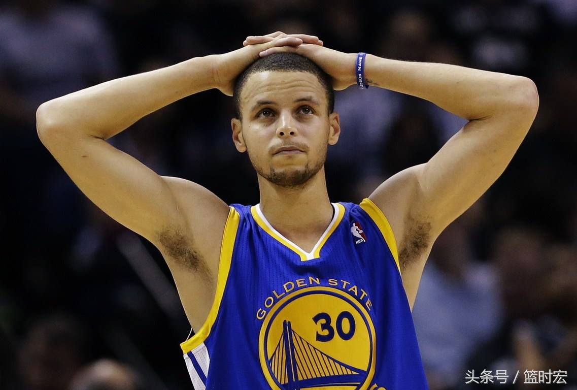 威少开心的就像自己夺冠一样,威少开心快乐