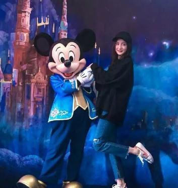 杨幂网红回力鞋,杨幂刘雯的时髦感