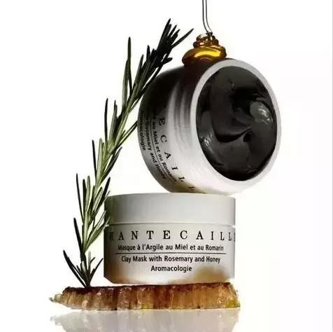 秋天给脸补补水,要给皮肤大量补水