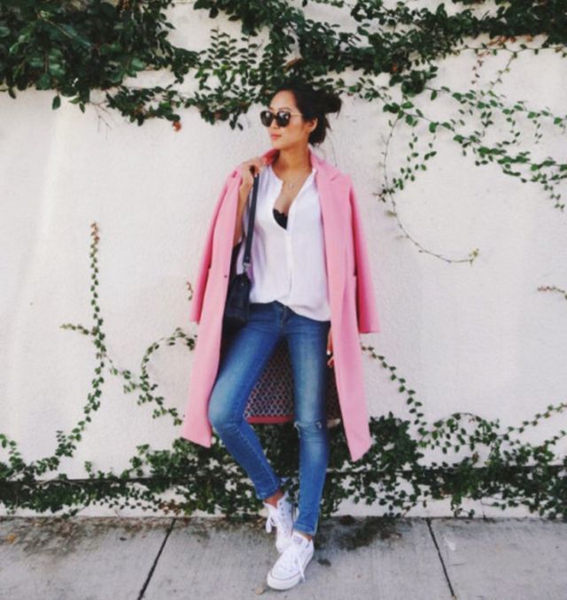 粉色大衣怎么搭配衣服好看,粉色大衣的里面怎样搭配好看