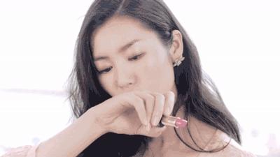 经常断货看看这些明星们用的口红吧