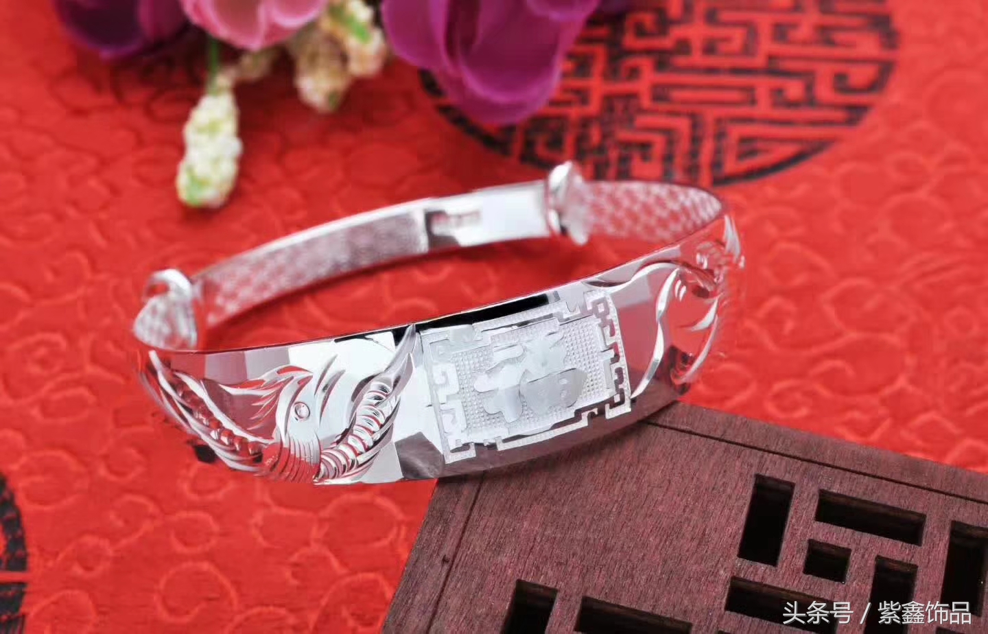 银手镯变黑怎么处理,银饰品用火烧红后变黑