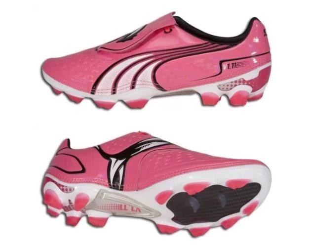 粉色足球鞋高帮全部都是粉红的,好看且实战好的足球鞋