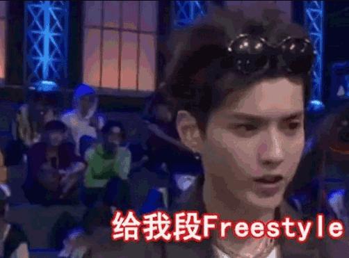 两位00后用“月”字上演最强飞花令，看完感觉自己的书白读了