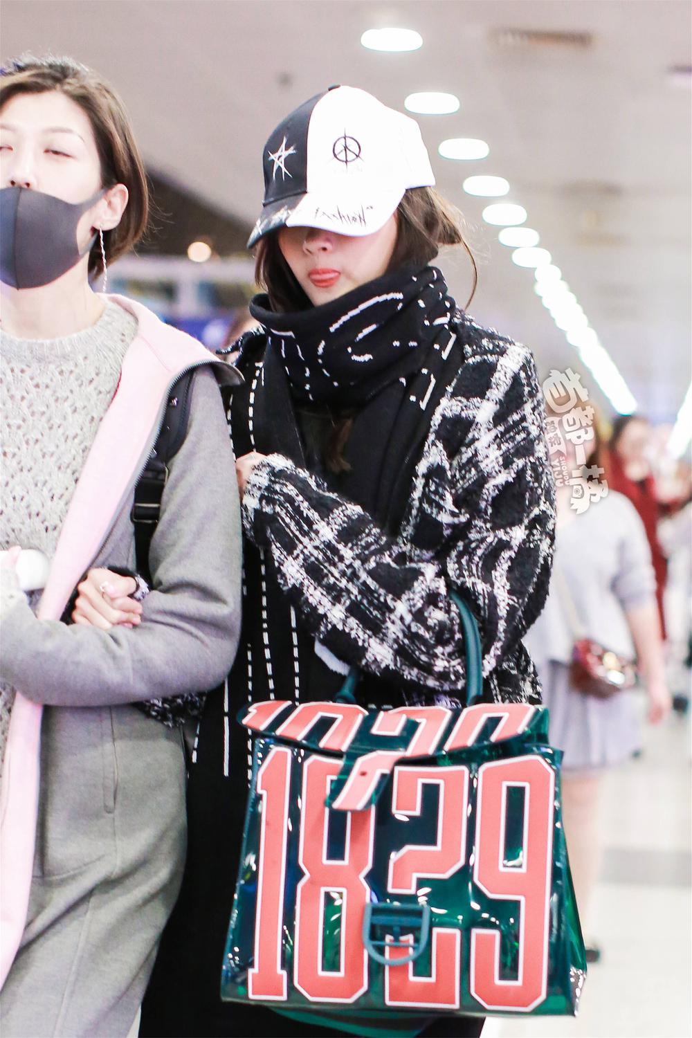 关晓彤香奈儿戒指,关晓彤上海金茂