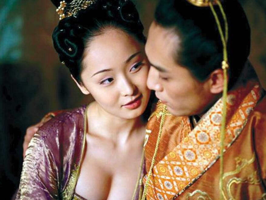 张慧雯靠谋女郎出道却高开低走,张慧雯看起来很年轻