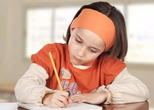 书包重量并不代表学业负担，英国留学不应该是“逃离”~