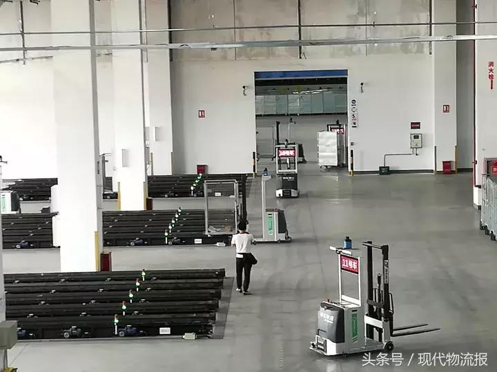 记者探访京东机器人分拣,京东首个无人分拣中心在哪里