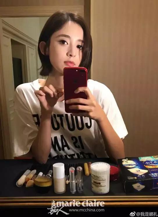 就用30块钱狂收当季爆款彩妆，“带货”女王们的梳妆台超魔性！