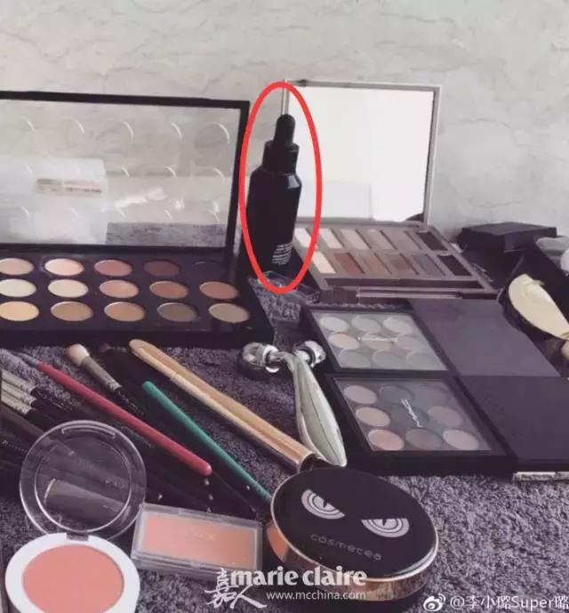 就用30块钱狂收当季爆款彩妆，“带货”女王们的梳妆台超魔性！