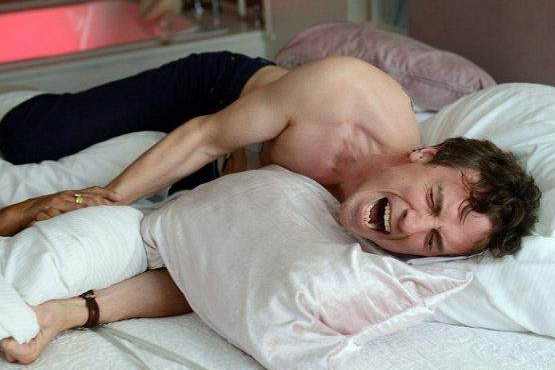 “蛋疼”到底有多痛？正妹体验“蛋蛋的哀伤”倒地：还好没有*禁失**