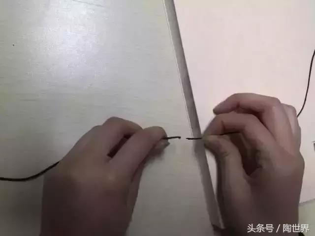 手串没有弹绳断了怎么再串起来,手串盘着突然断了在哪里重新穿