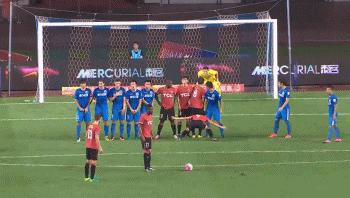 奇葩足球十大任意球,奇葩任意球防守