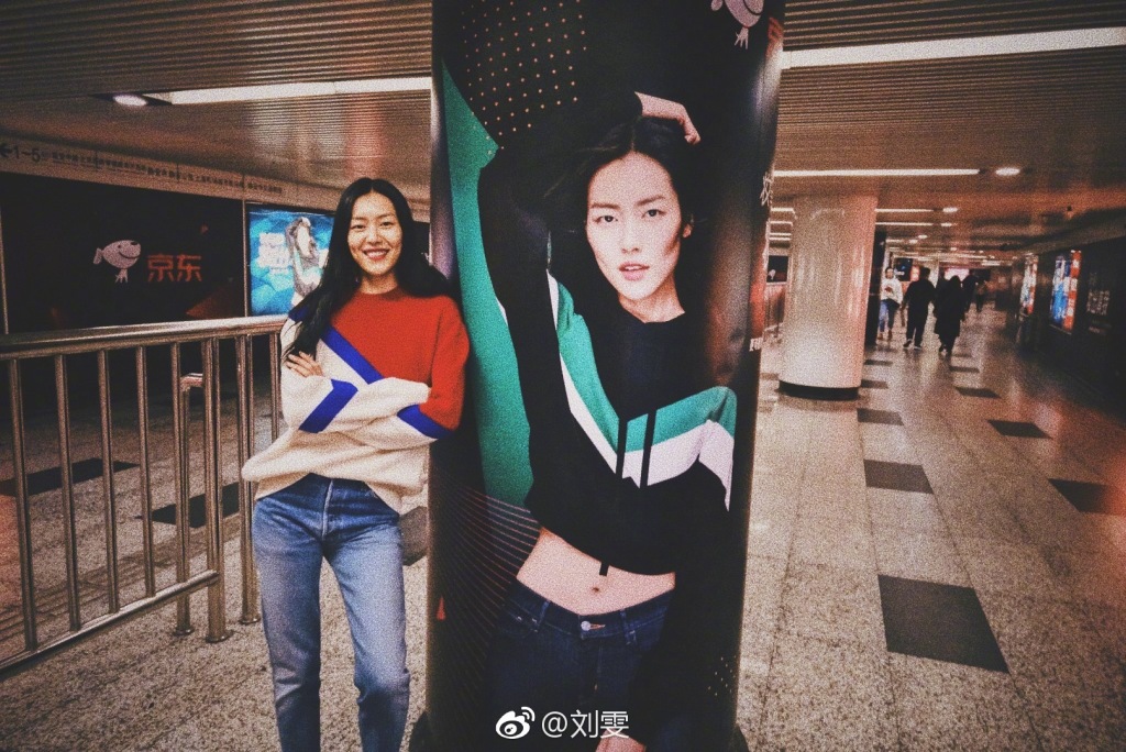 吴昕何穗收到上百只口红算什么范冰冰收到一颗挂满LV的圣诞树