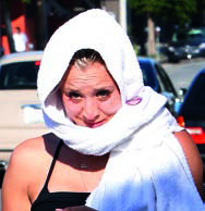 皱纹横行只能“冷漠脸”示人？注意保养赢回自信表情