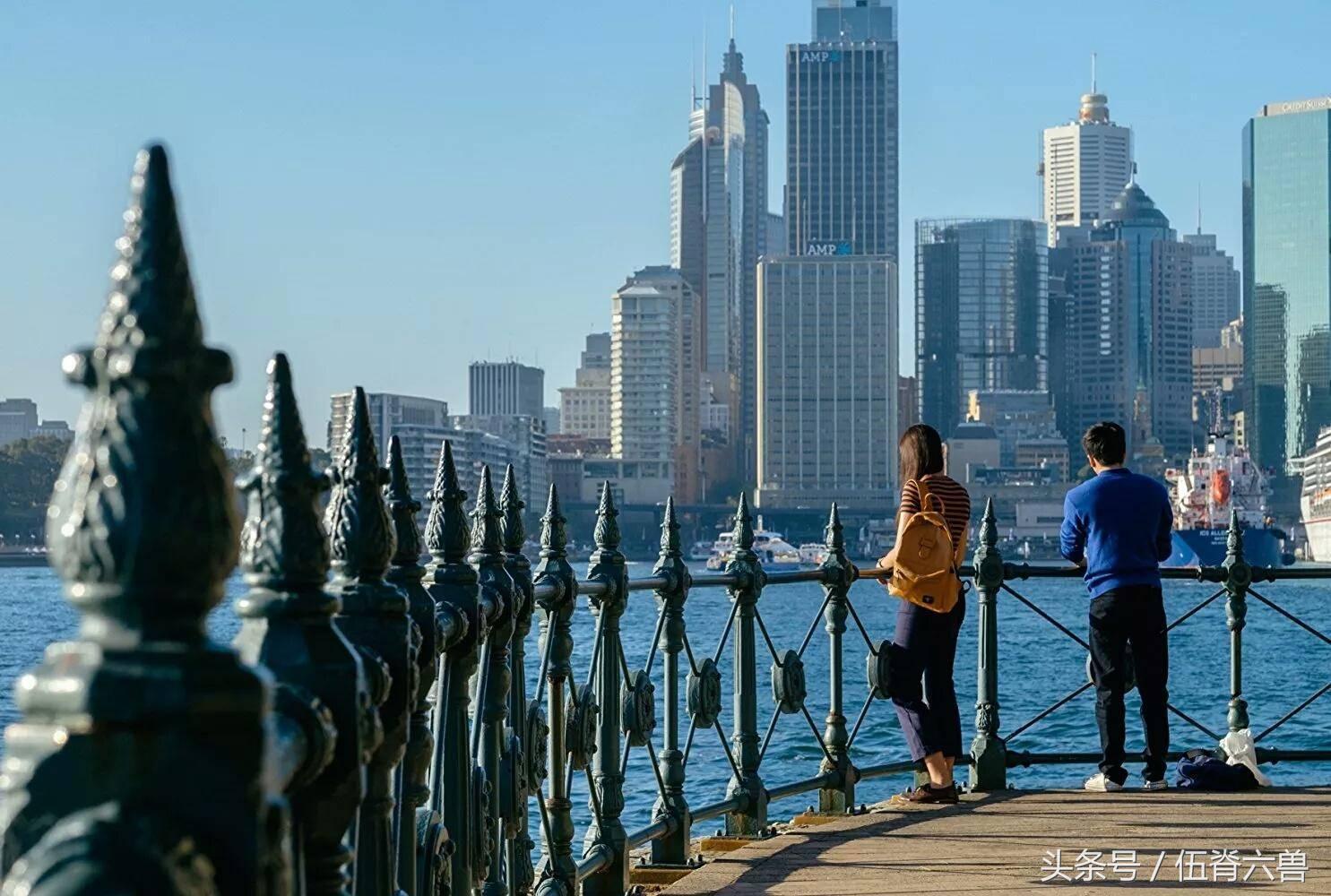 《天才枪手》：一本正经反讽，本年度最具话题性泰影