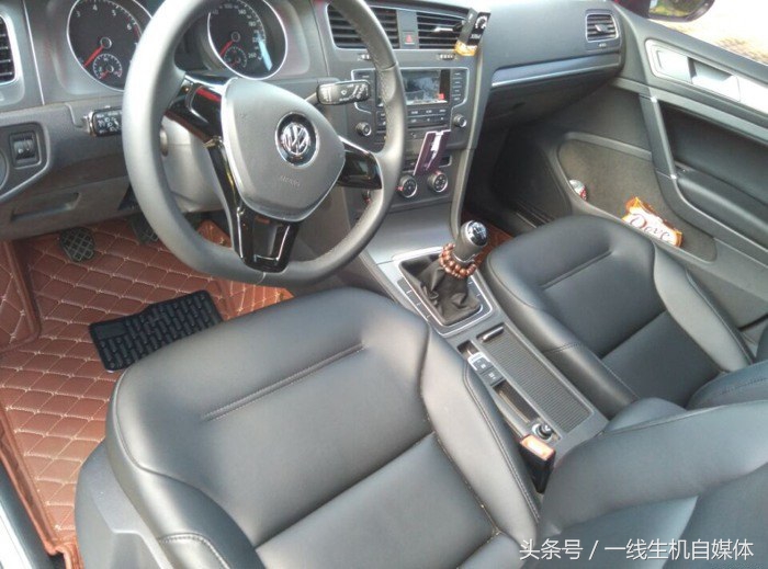 大众神车高尔夫多少钱,大众小钢炮高尔夫四驱