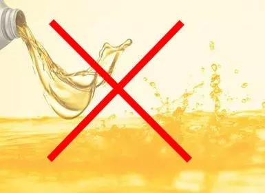 老门锁生锈打不开最好解决办法,门锁生锈了钥匙卡进去了怎么办