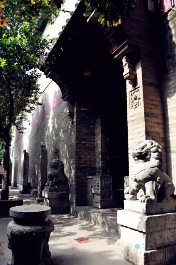 巷尾老爷爷卖的文房四宝，味道弥漫过旧旧的后院