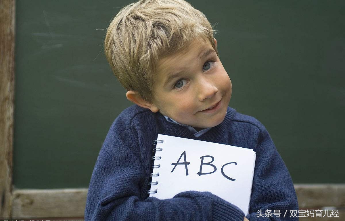 男孩的英文名简单好听又帅气 (简单大气男孩英文名)